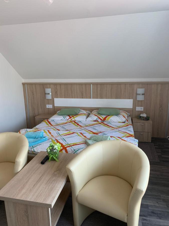 Kata Vendeghaz Hotel บุค ภายนอก รูปภาพ